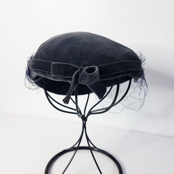 1950s Vintage Luxury Paris Blue Velvet Hat, Georgette de Treze Paris Velvet Hat - Picture 7 of 10